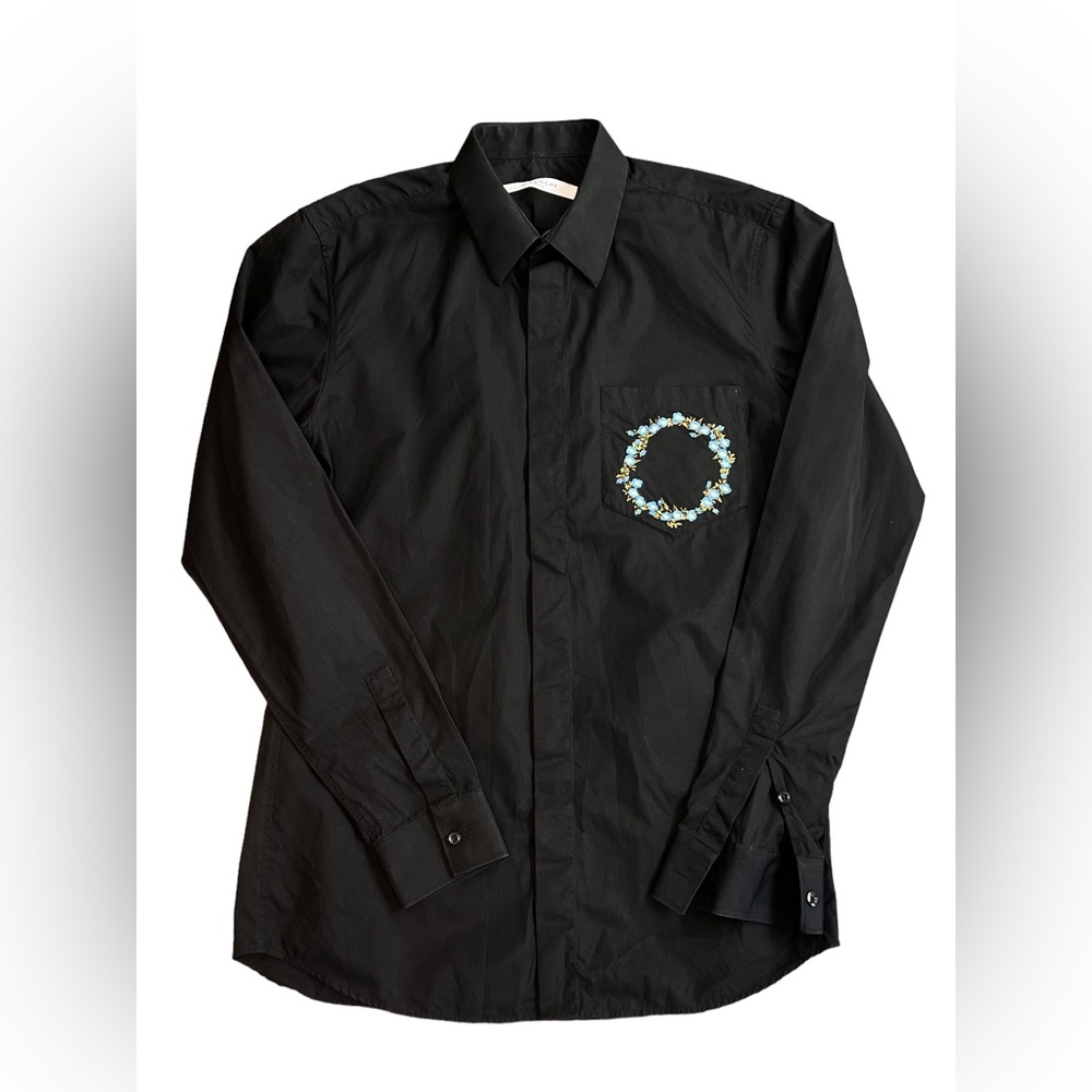 Givenchy Men black button down shirt in size 38